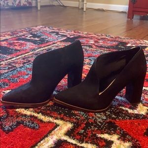 Vince Camuto Black leather-suede stacked heel 6